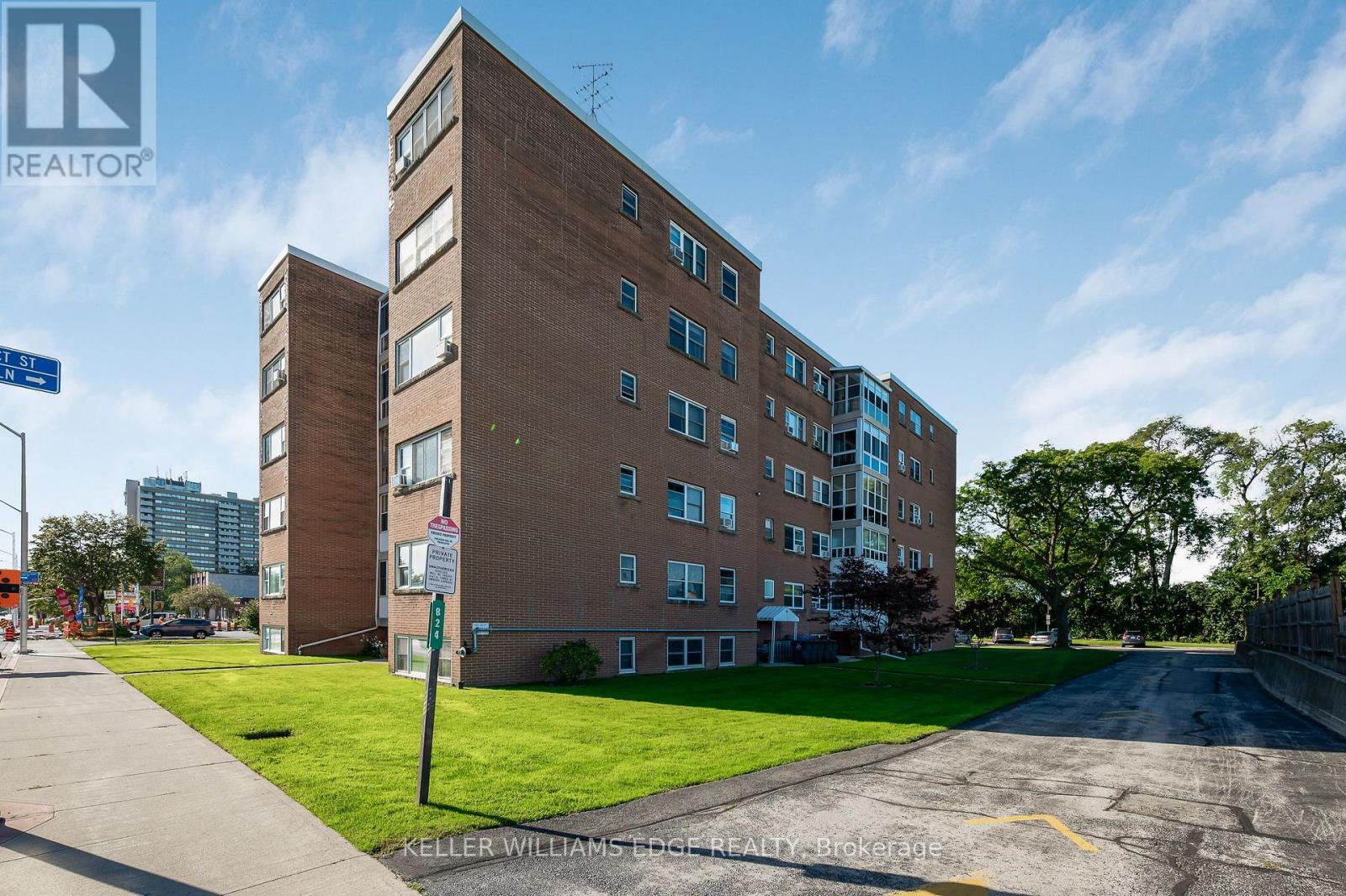 #9 824 BRANT STREET - 32