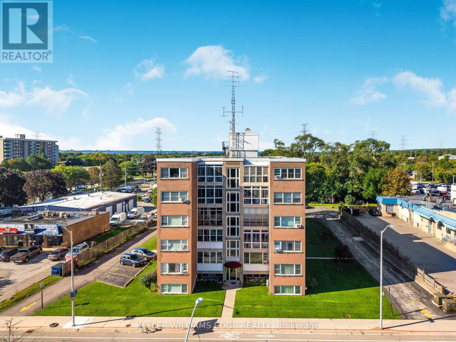#9 824 BRANT STREET - 33