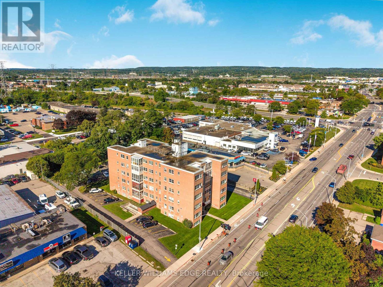 #9 824 BRANT STREET - 34