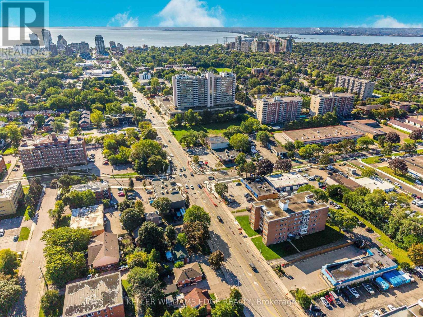 #9 824 BRANT STREET - 35