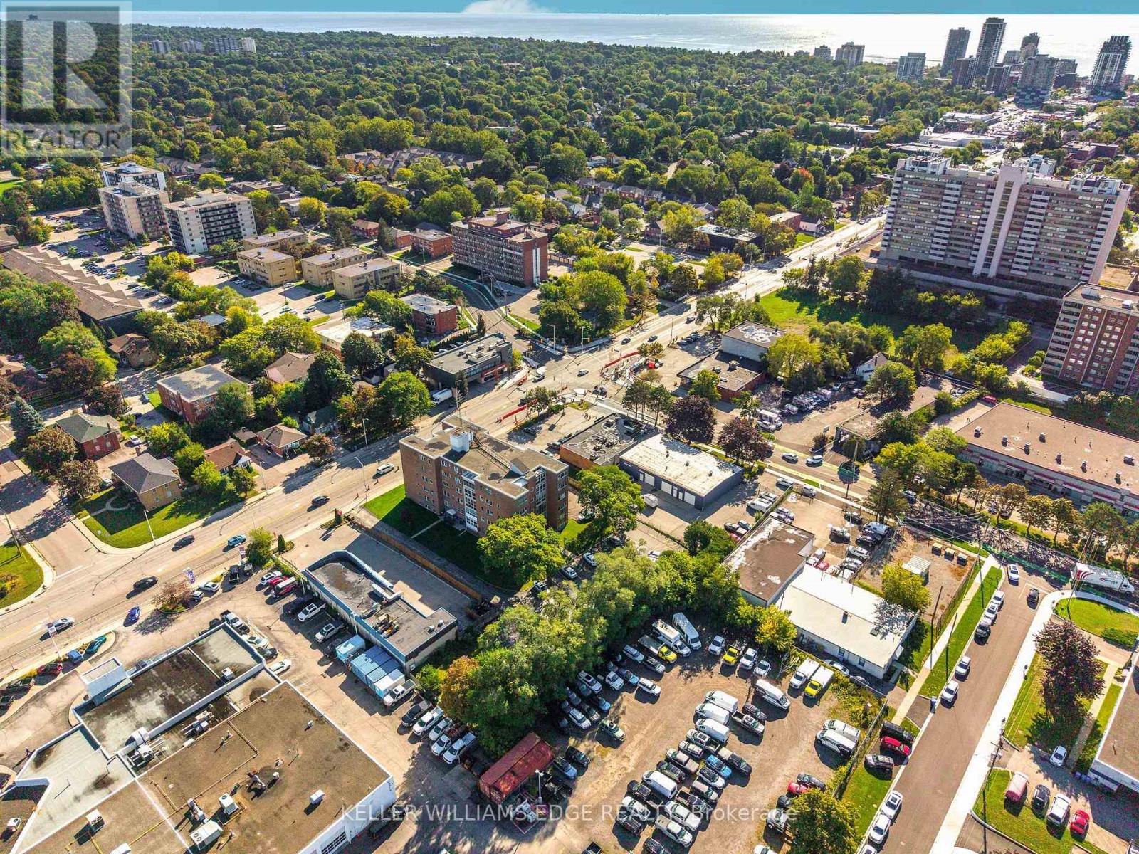#9 824 BRANT STREET - 37