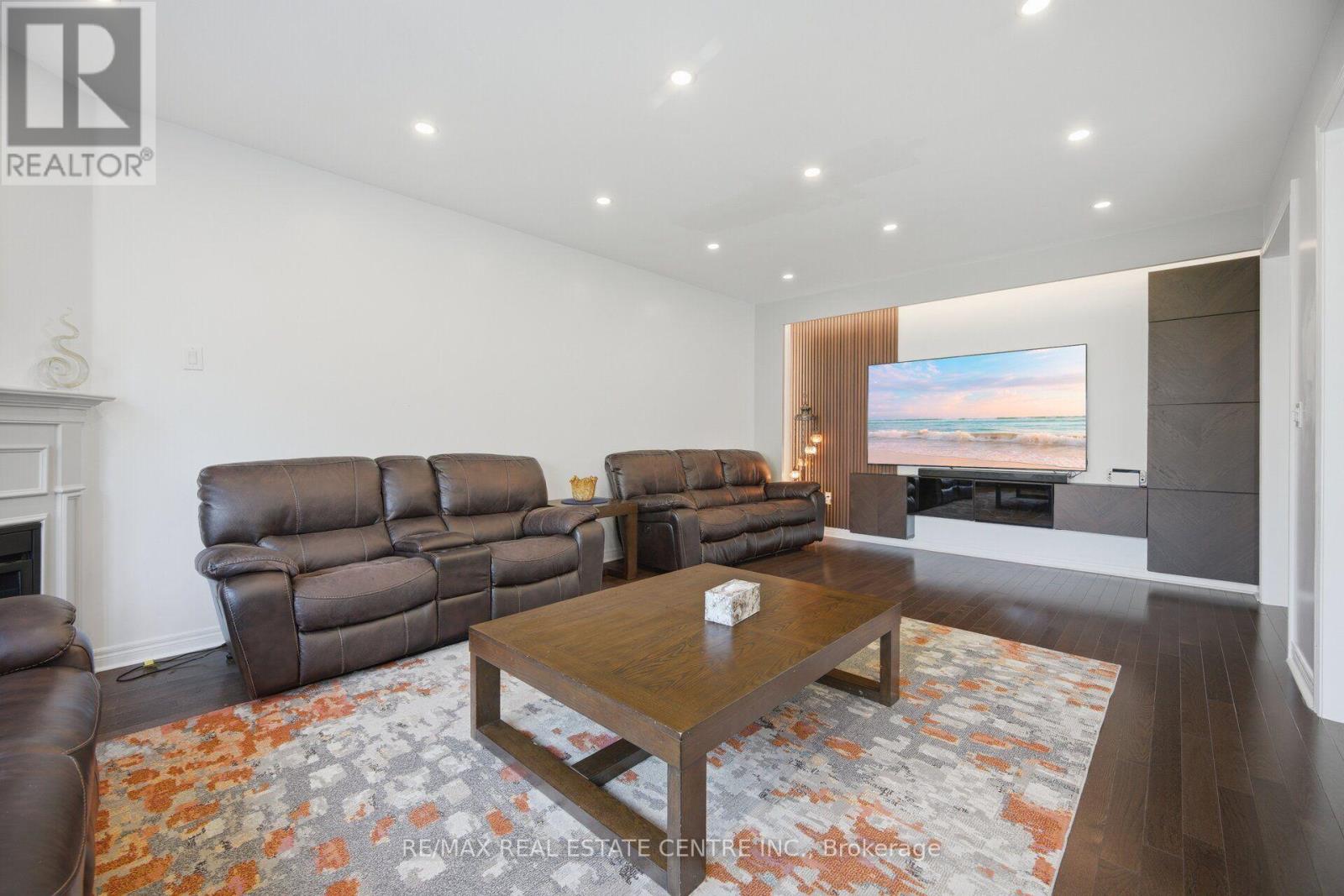 13 GOODSWAY TRAIL - 18