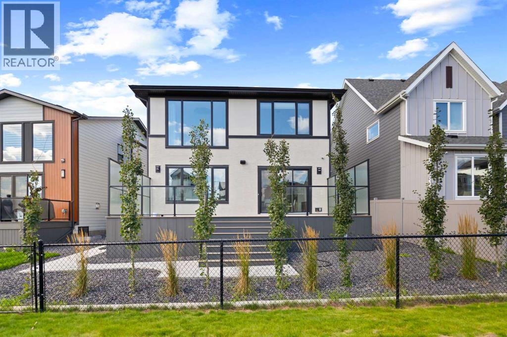 28 Royston Way NW, Haskayne, Calgary photo 3