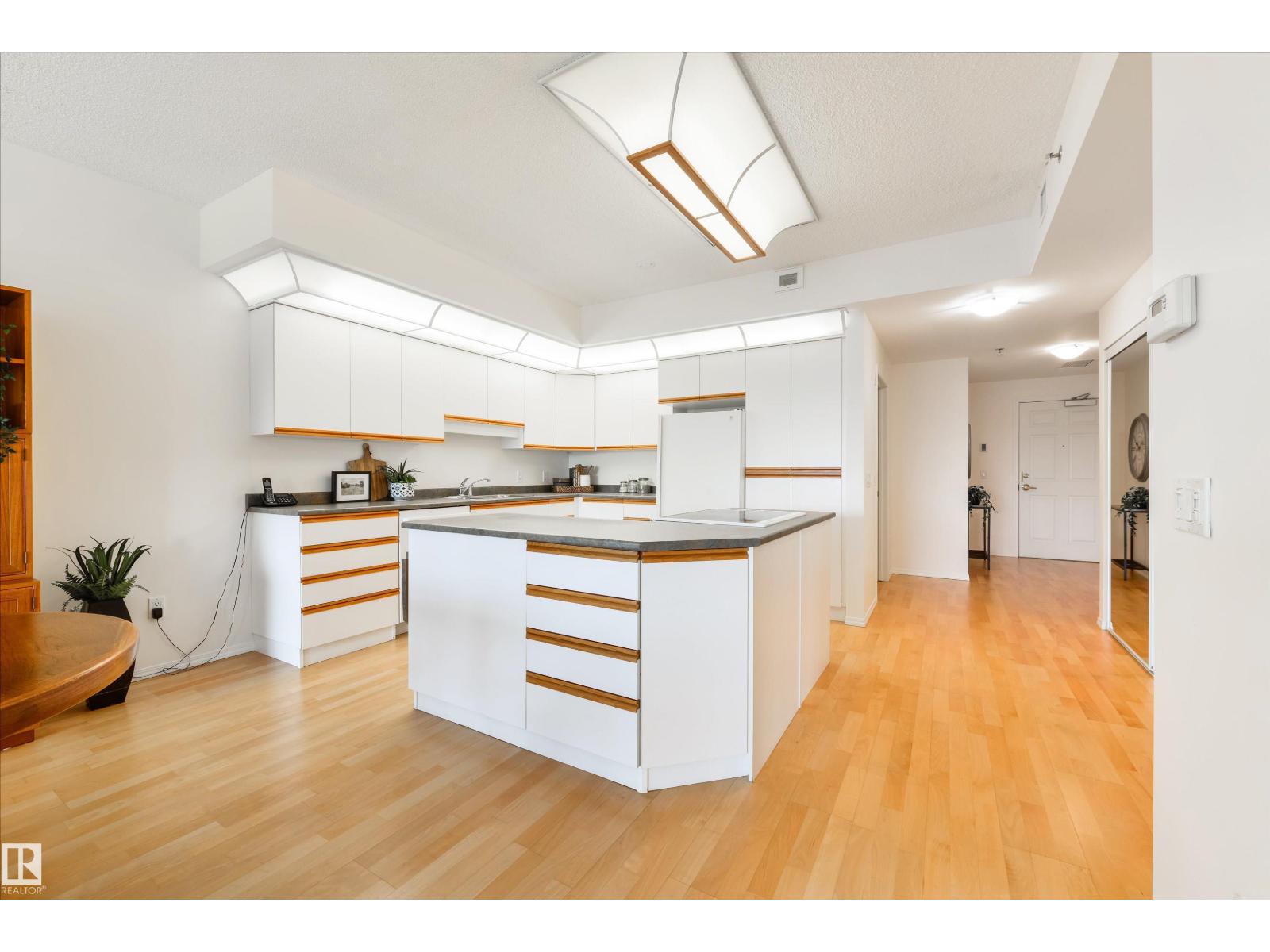 #402 9708 110 ST NW - 11