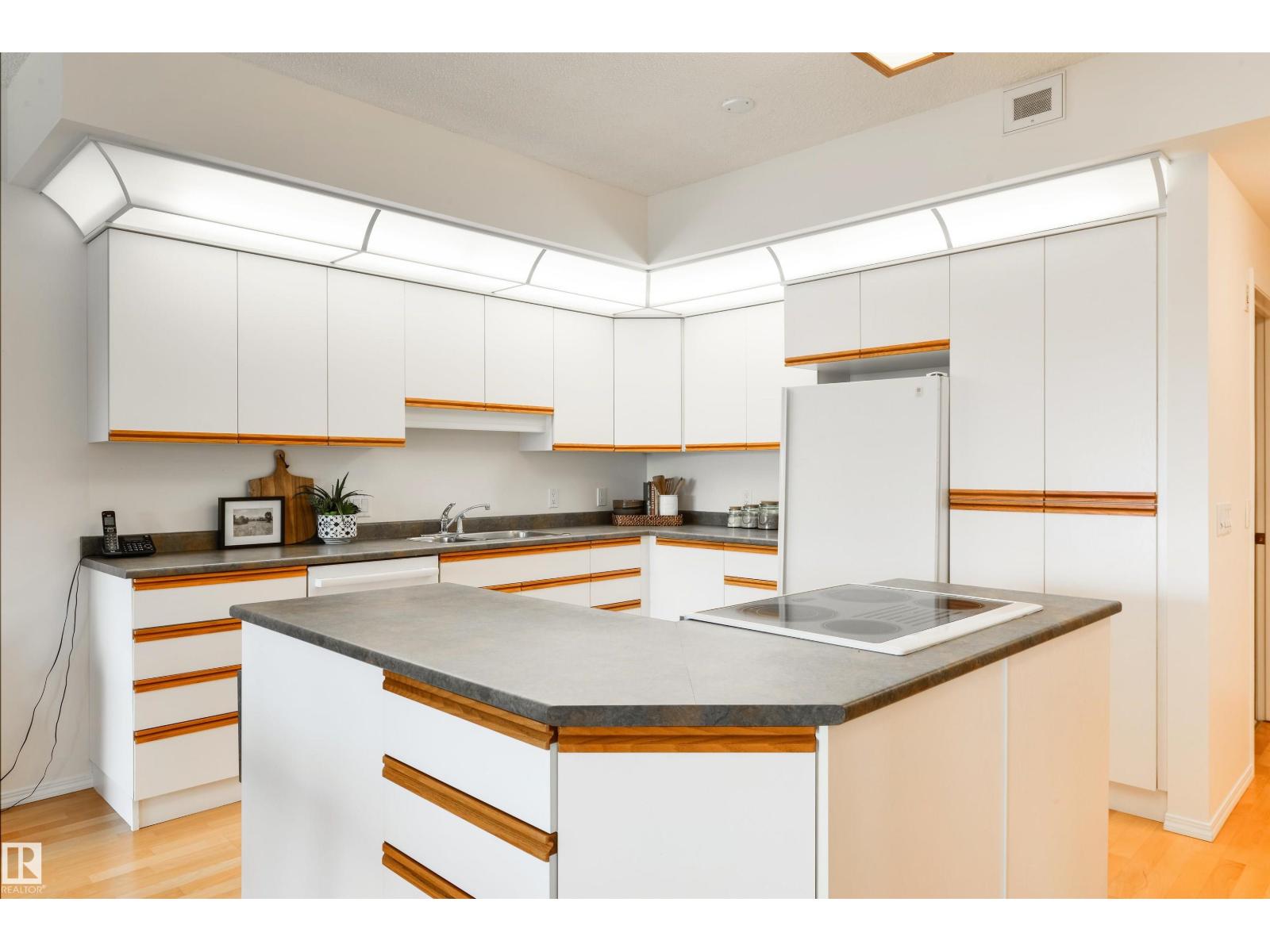 #402 9708 110 ST NW - 12