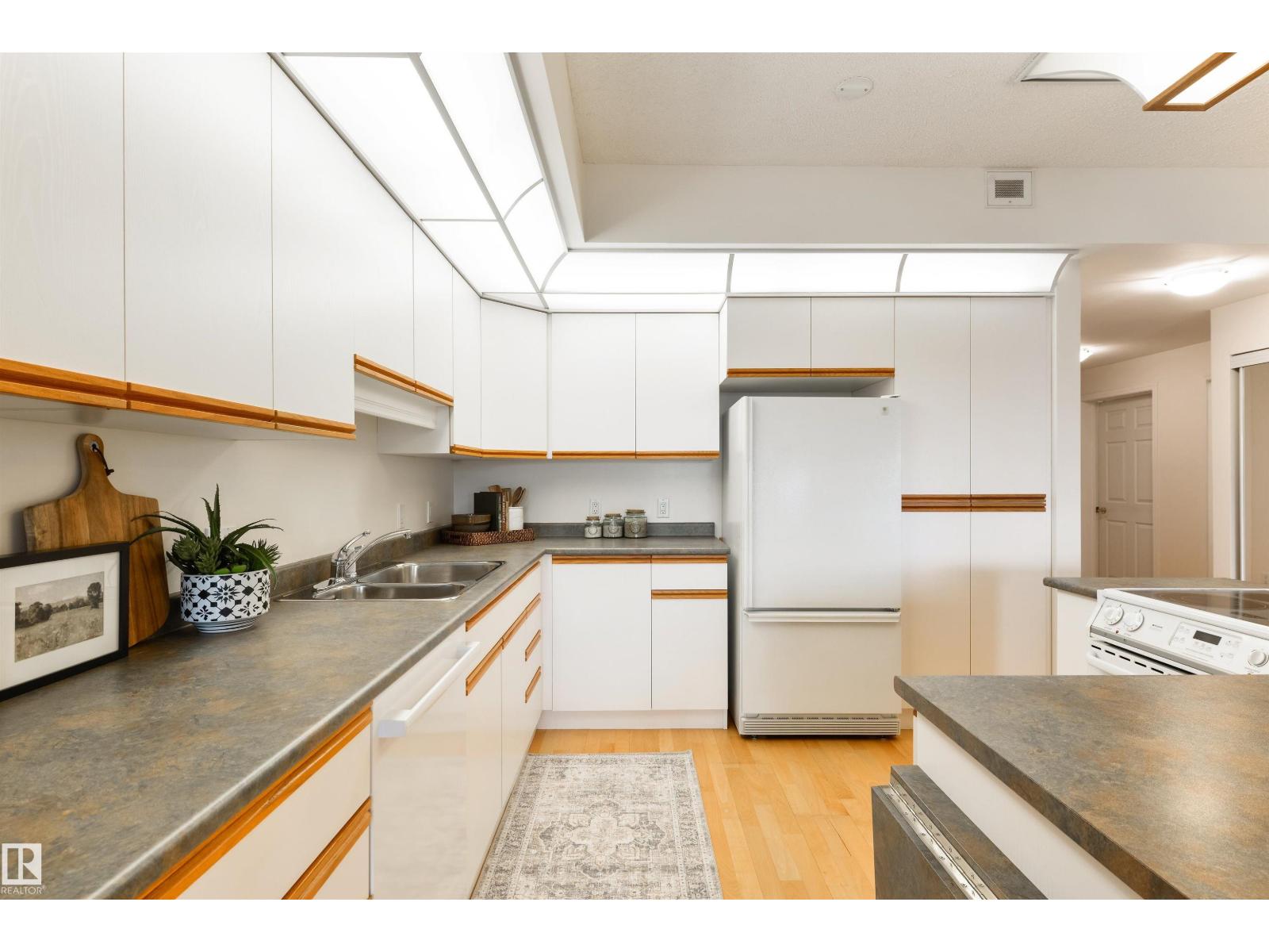 #402 9708 110 ST NW - 13