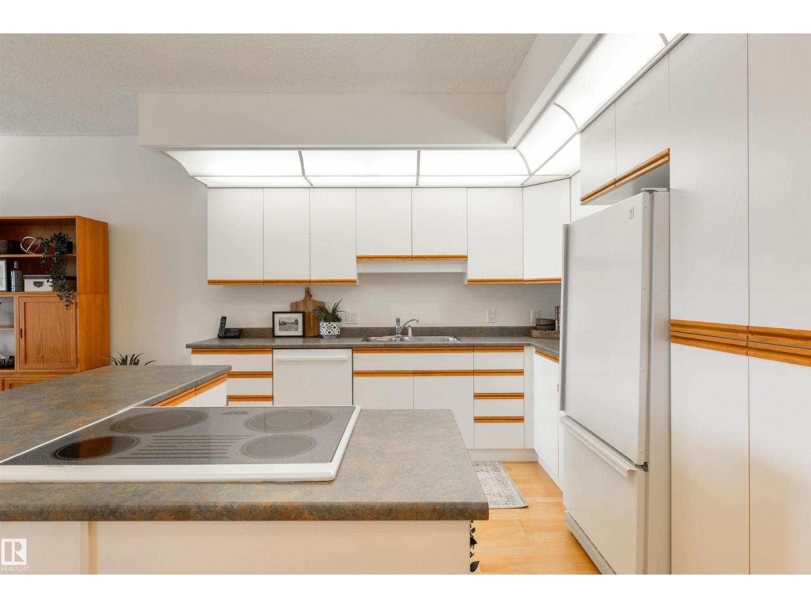 #402 9708 110 ST NW - 14