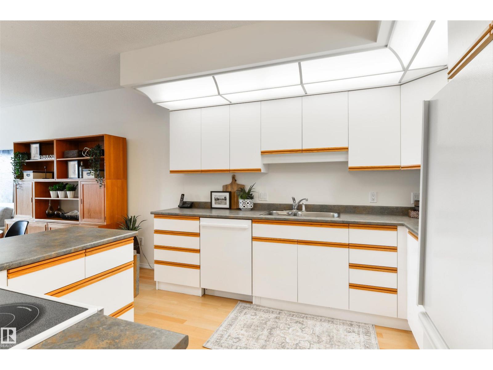 #402 9708 110 ST NW - 15