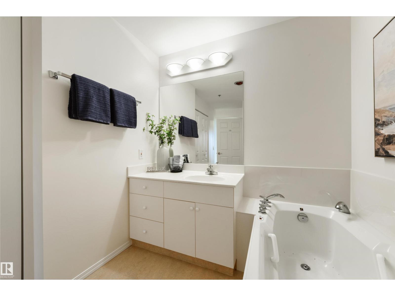 #402 9708 110 ST NW - 23