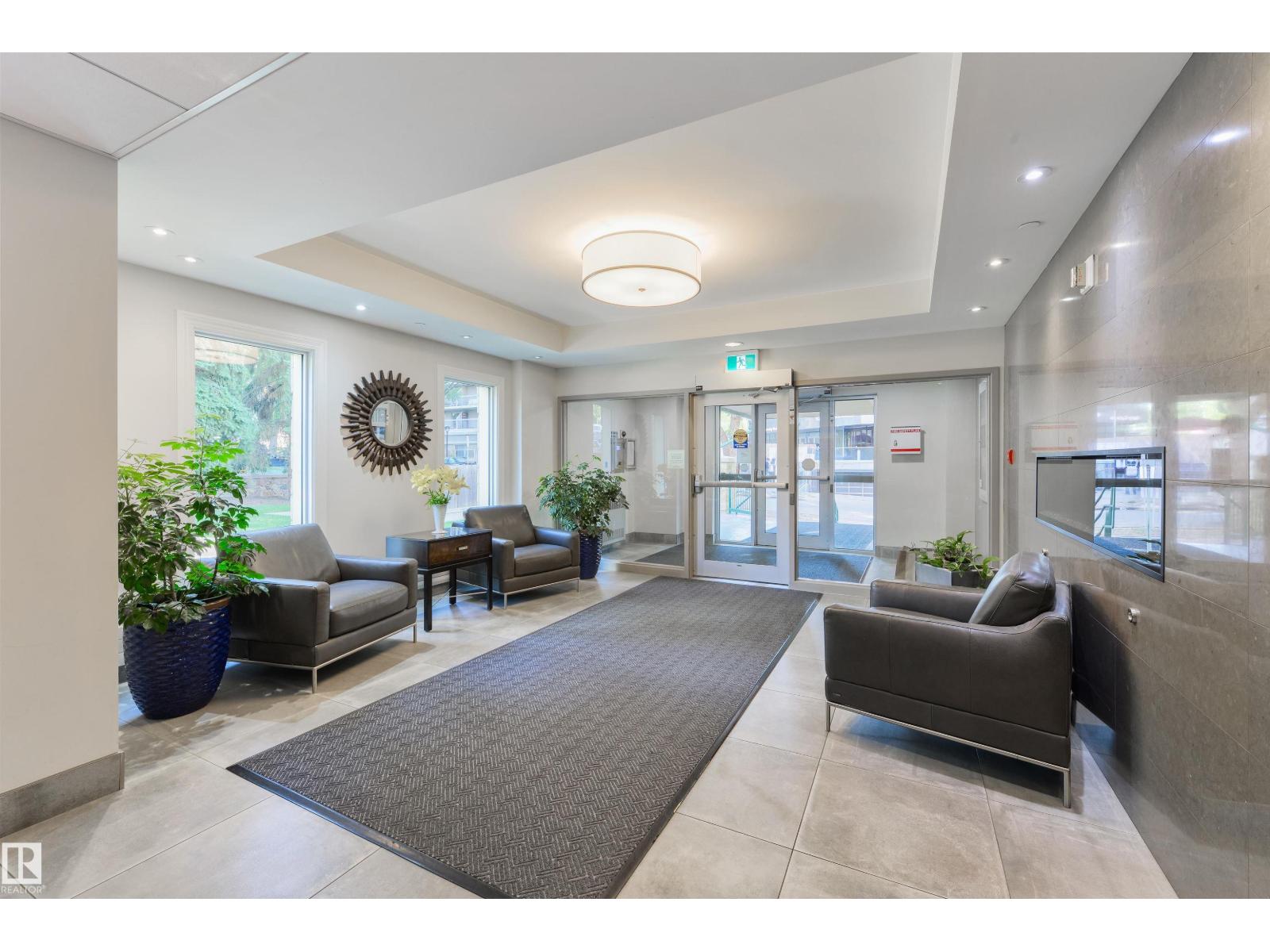 #402 9708 110 ST NW - 44