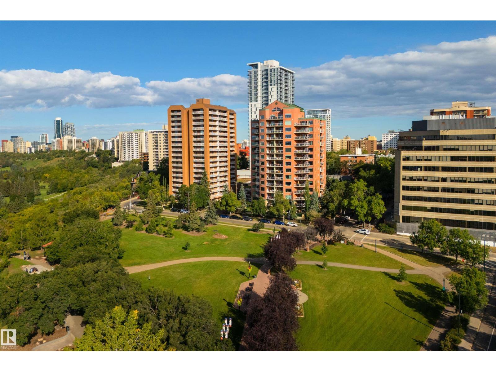 #402 9708 110 ST NW - 45