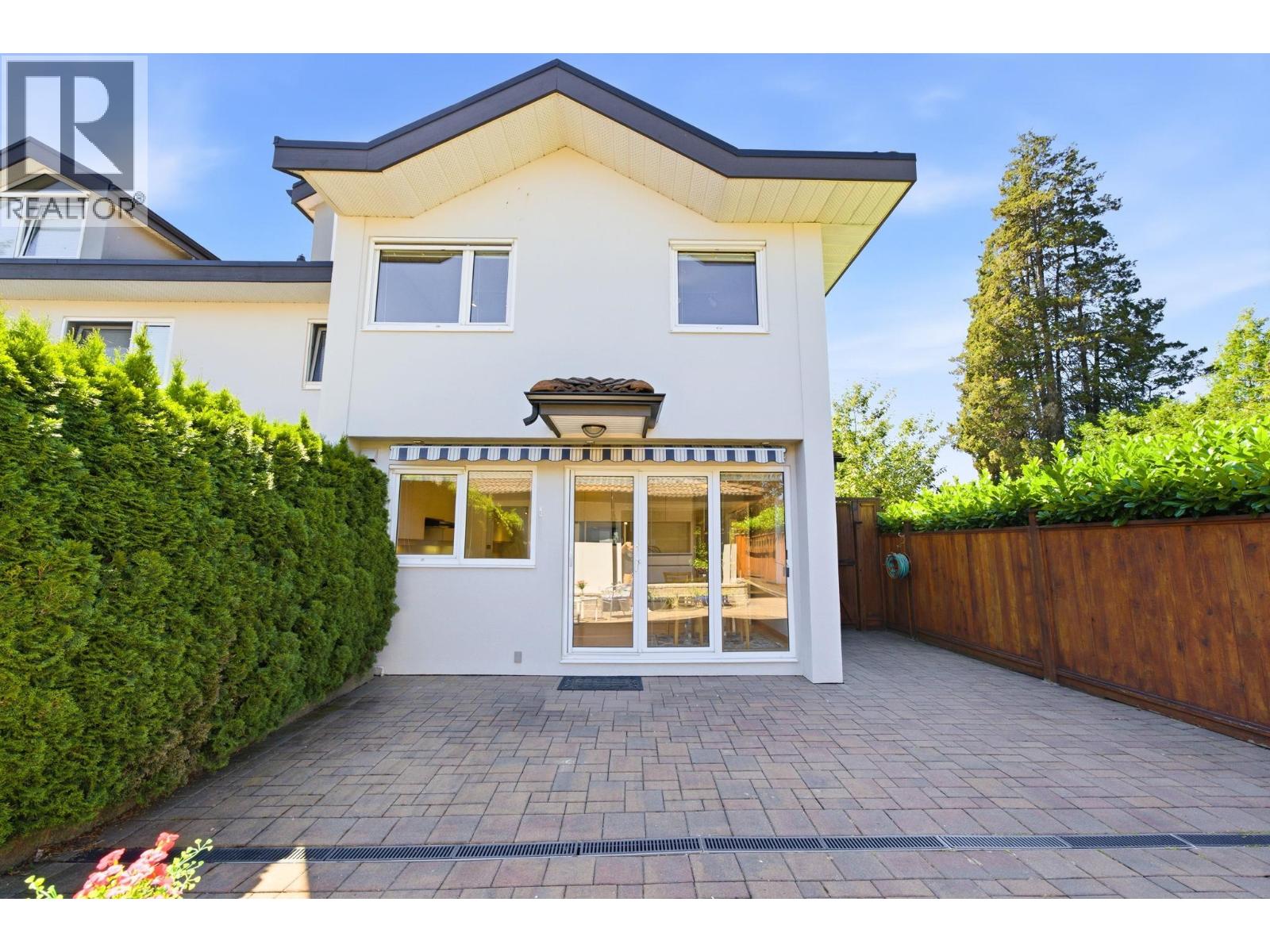305 E 17TH STREET, North Vancouver