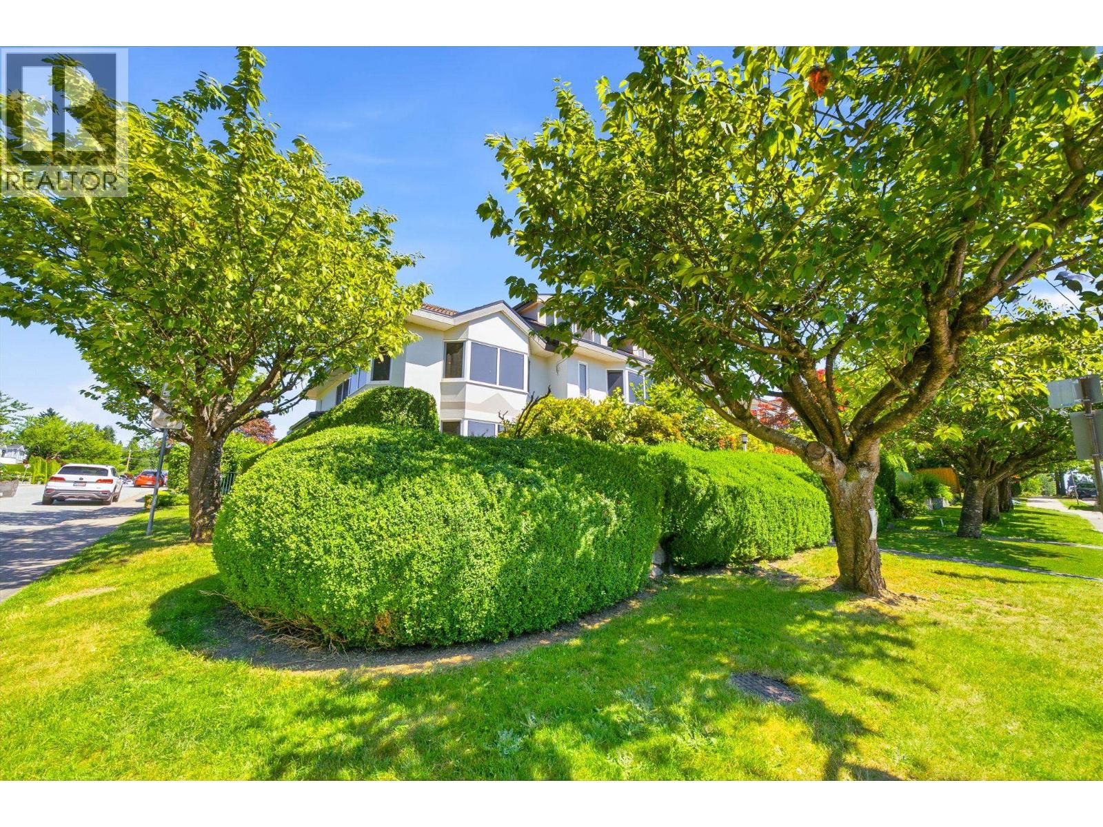 305 E 17TH STREET, North Vancouver