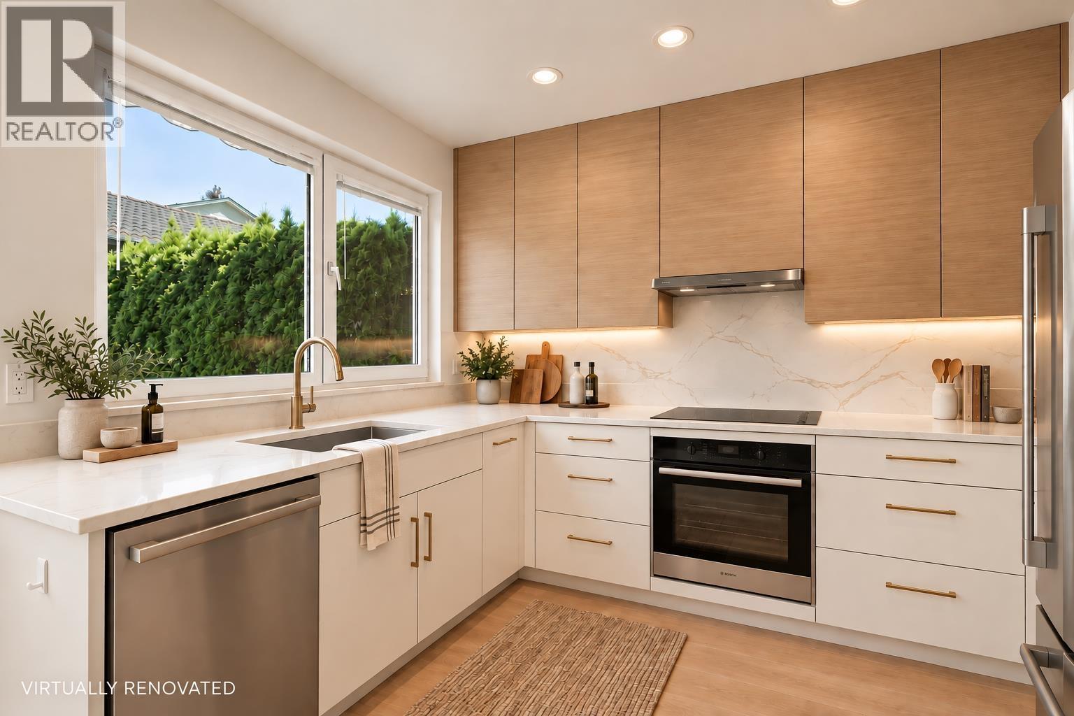 305 E 17TH STREET, North Vancouver