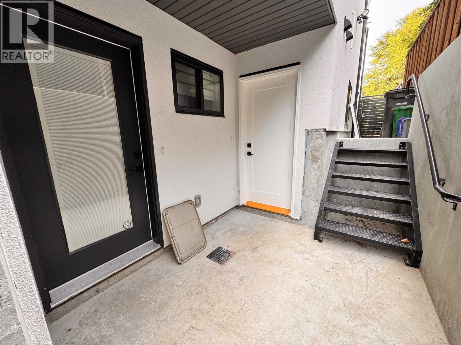 B2 8633 12 AVENUE, Burnaby — photo 2