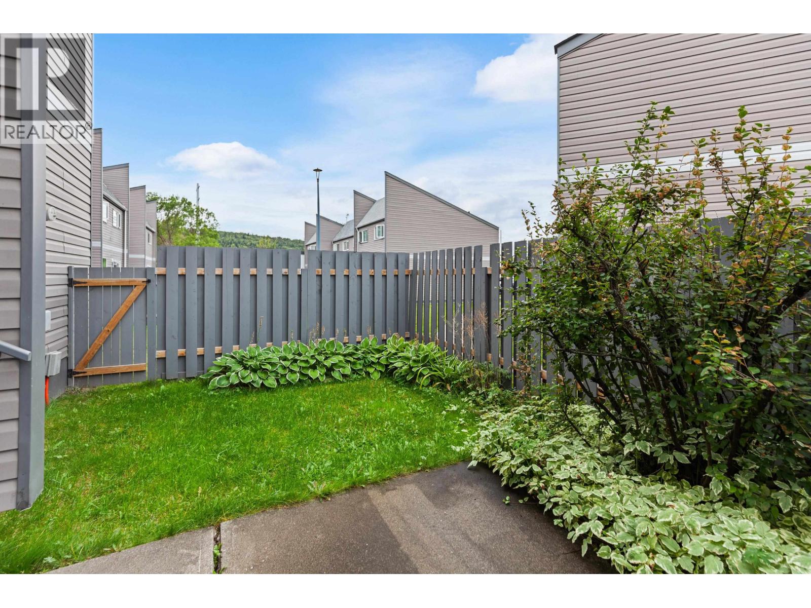 Photo 14 of 17 — 305 2550 S OSPIKA BOULEVARD · Prince George, BC