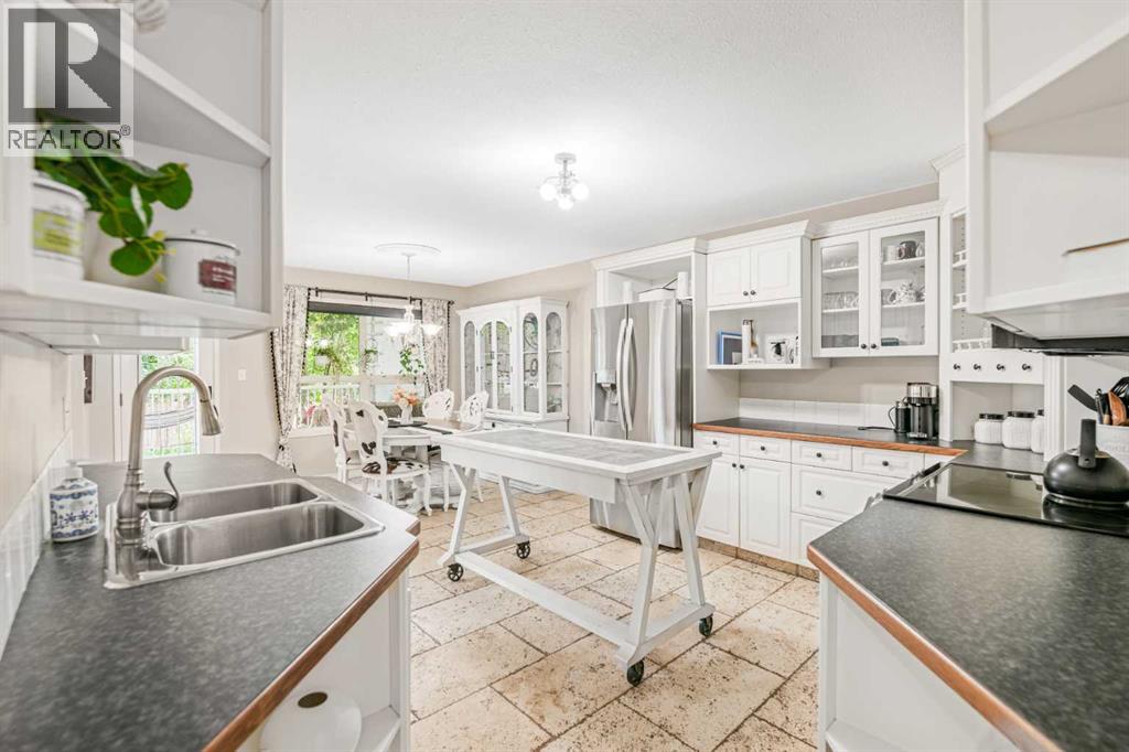 5308 46 Avenue - 9