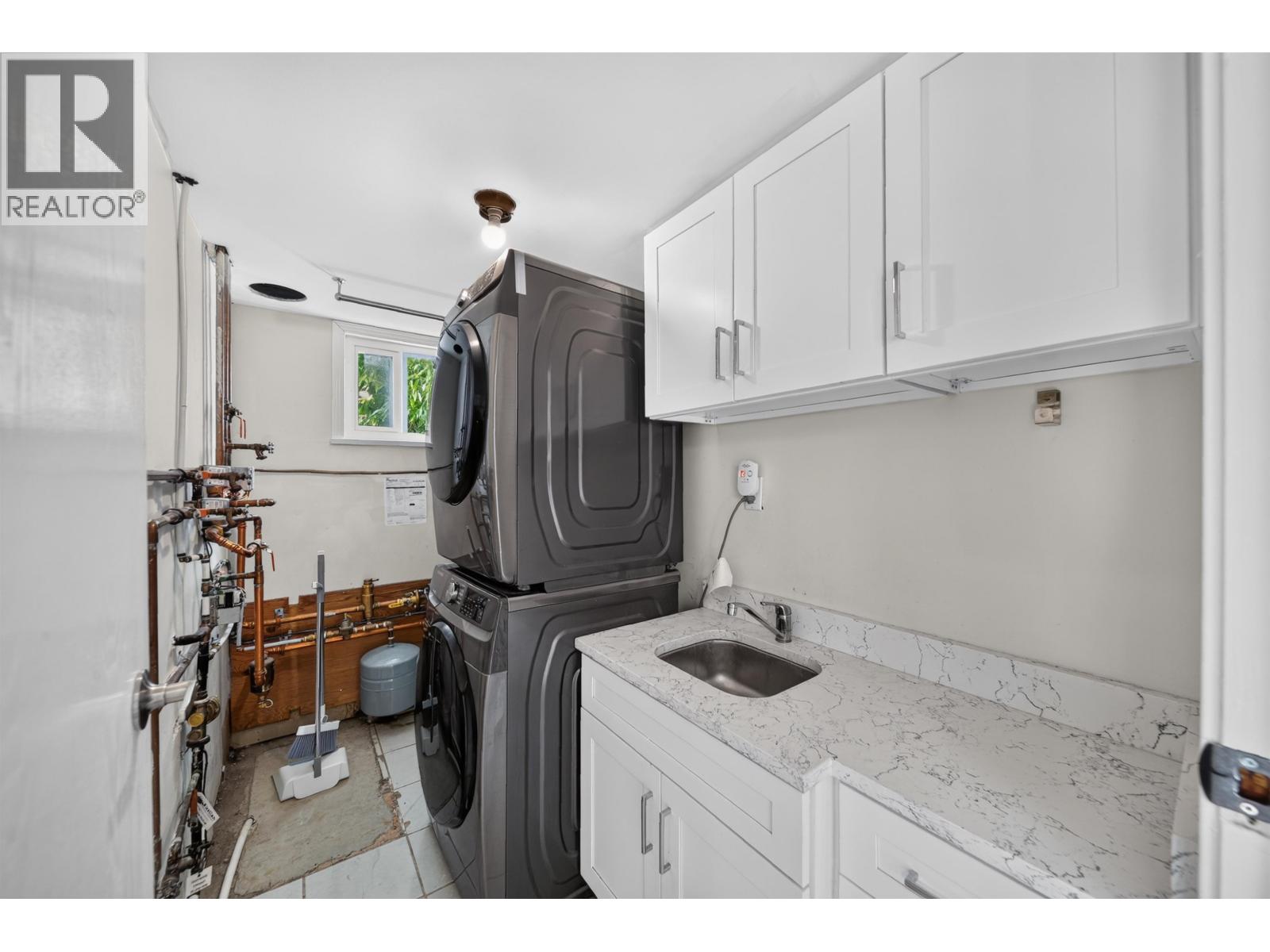 5483 COLUMBIA STREET, Vancouver