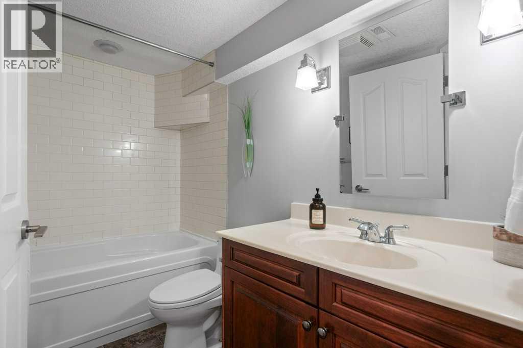146 Wentworth Park SW - Image 33