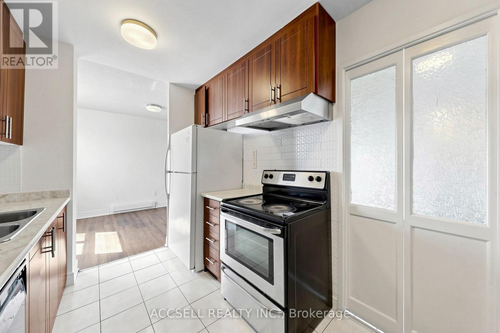 #901 855 KENNEDY ROAD - 18