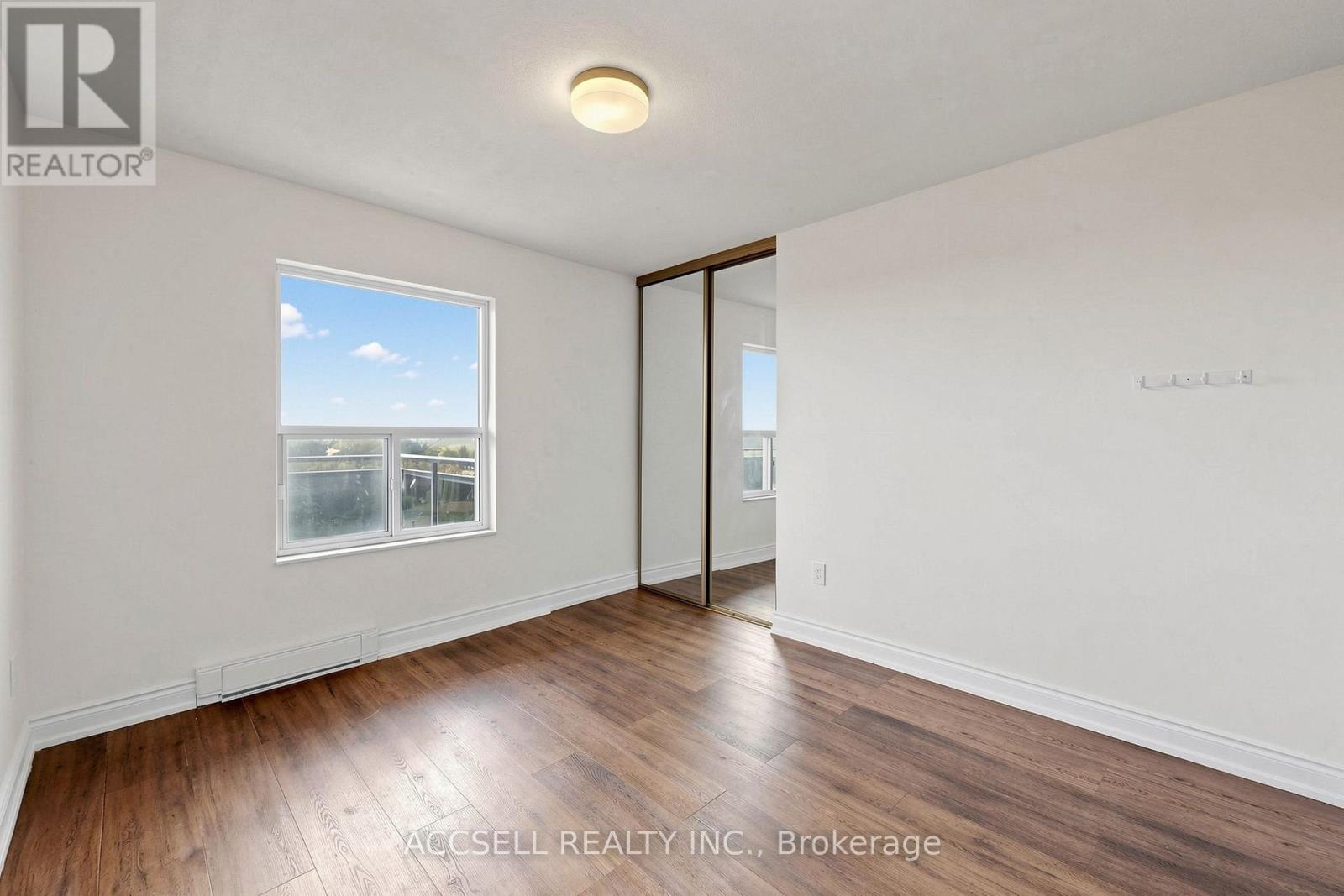 #901 855 KENNEDY ROAD - 27