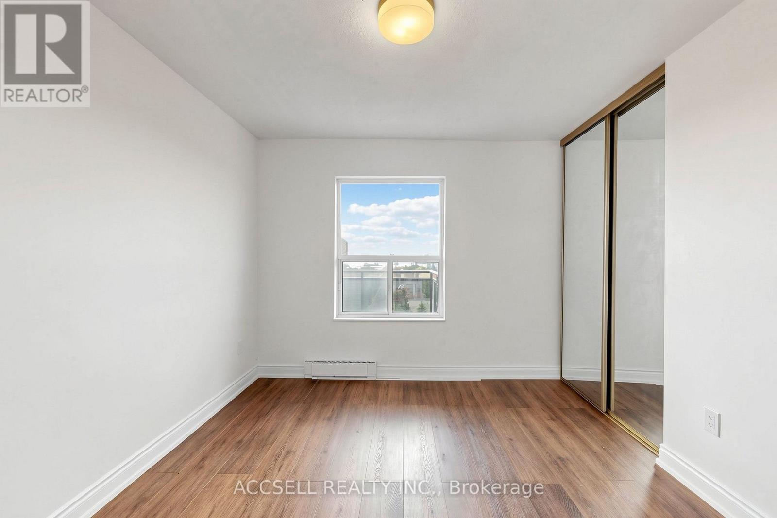 #901 855 KENNEDY ROAD - 28