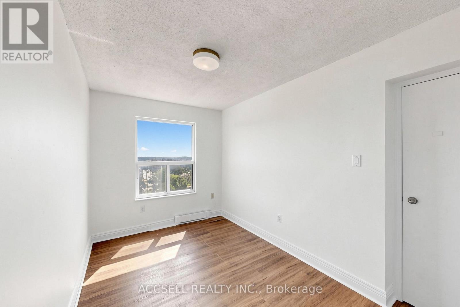 #901 855 KENNEDY ROAD - 30