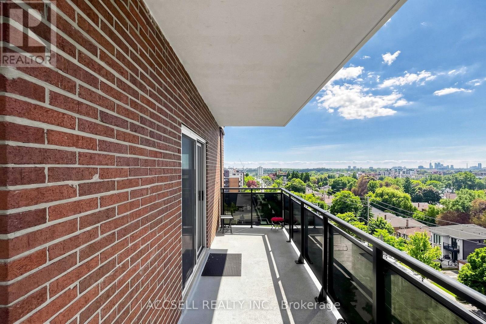 #901 855 KENNEDY ROAD - 36