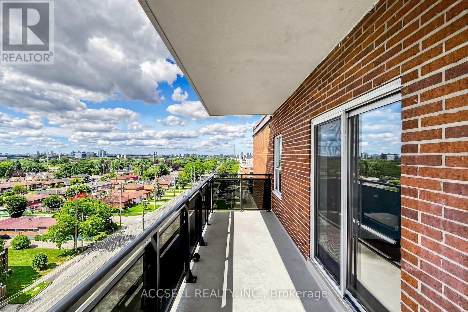 #901 855 KENNEDY ROAD - 37