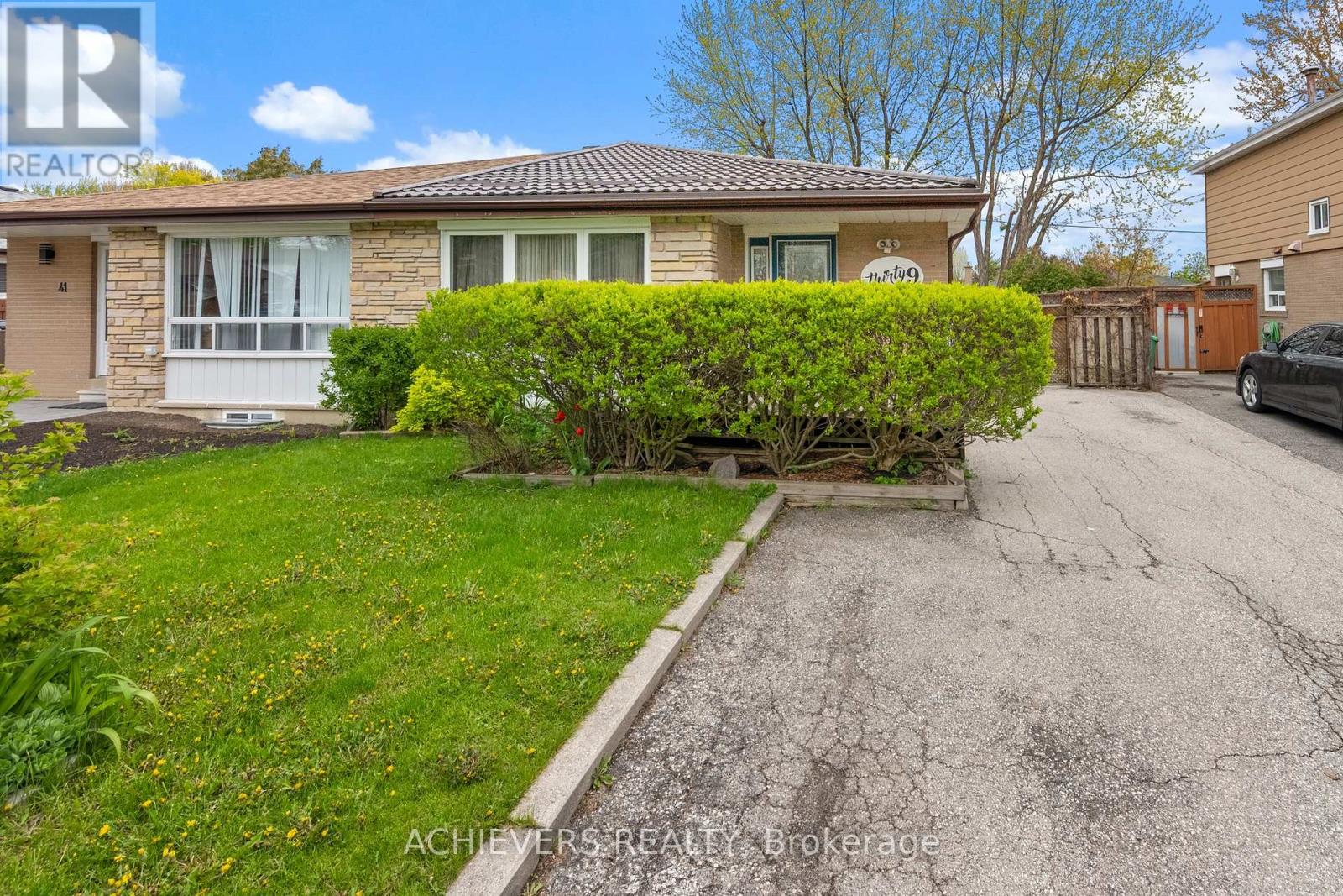 39 DANESBURY CRESCENT - 1
