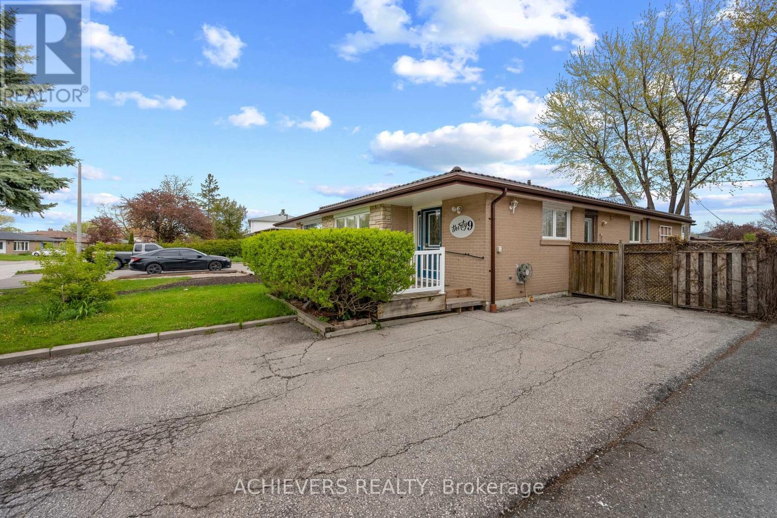 39 DANESBURY CRESCENT - 3