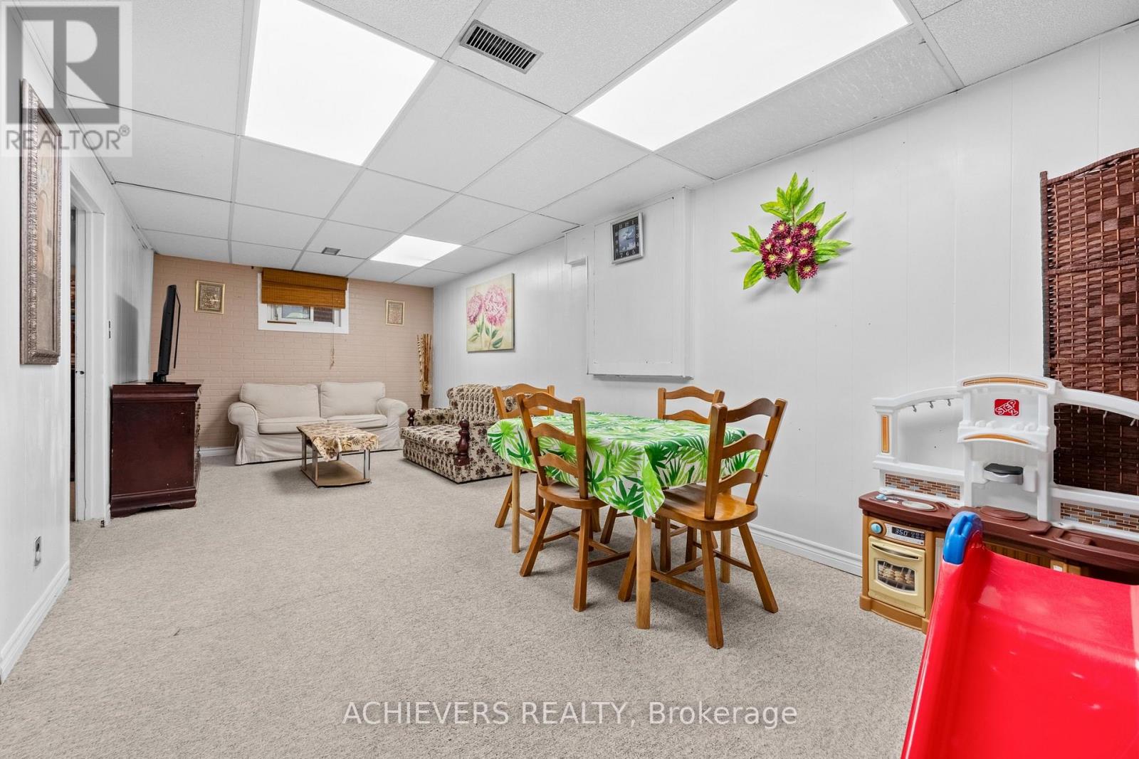 39 DANESBURY CRESCENT - 31
