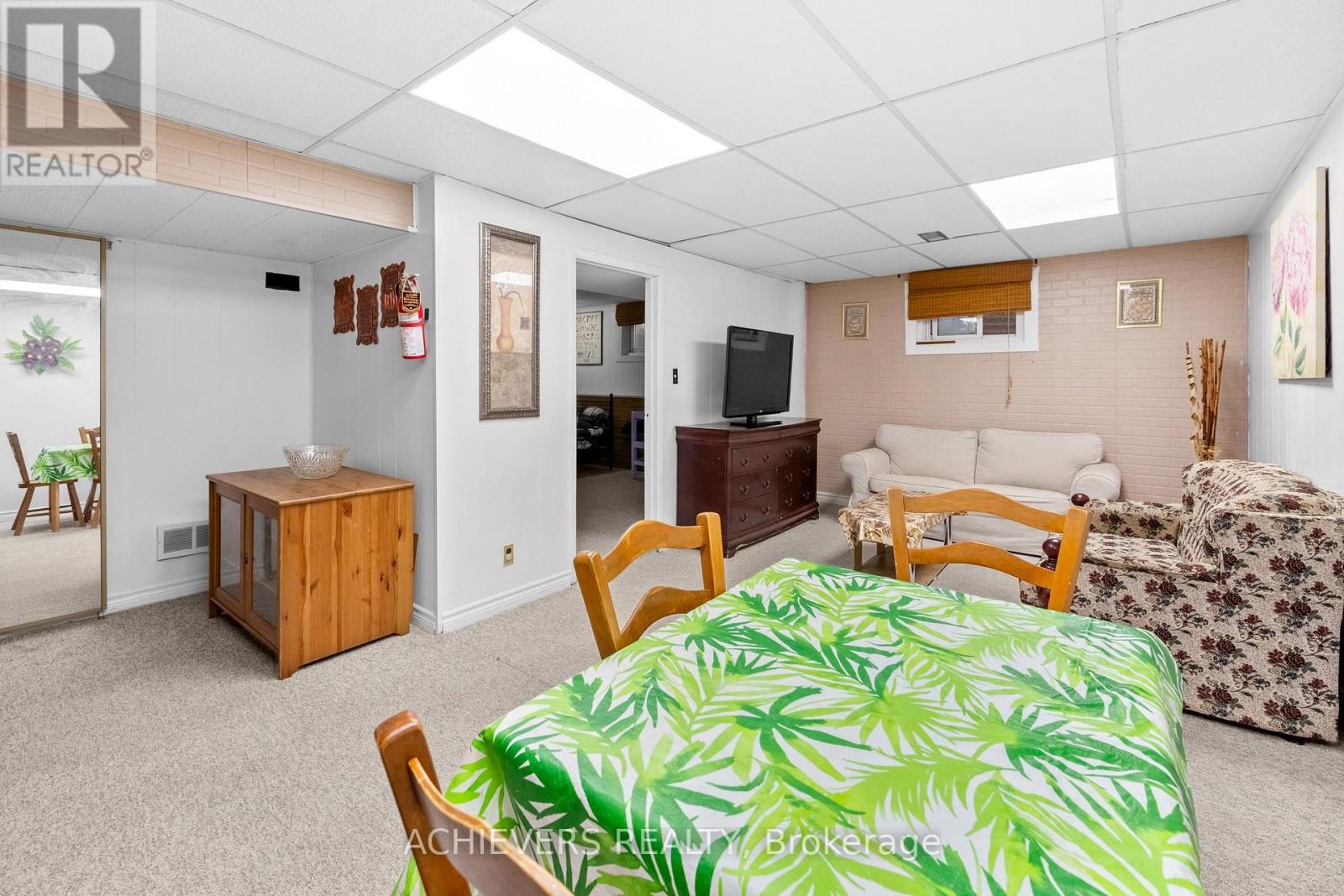 39 DANESBURY CRESCENT - 32