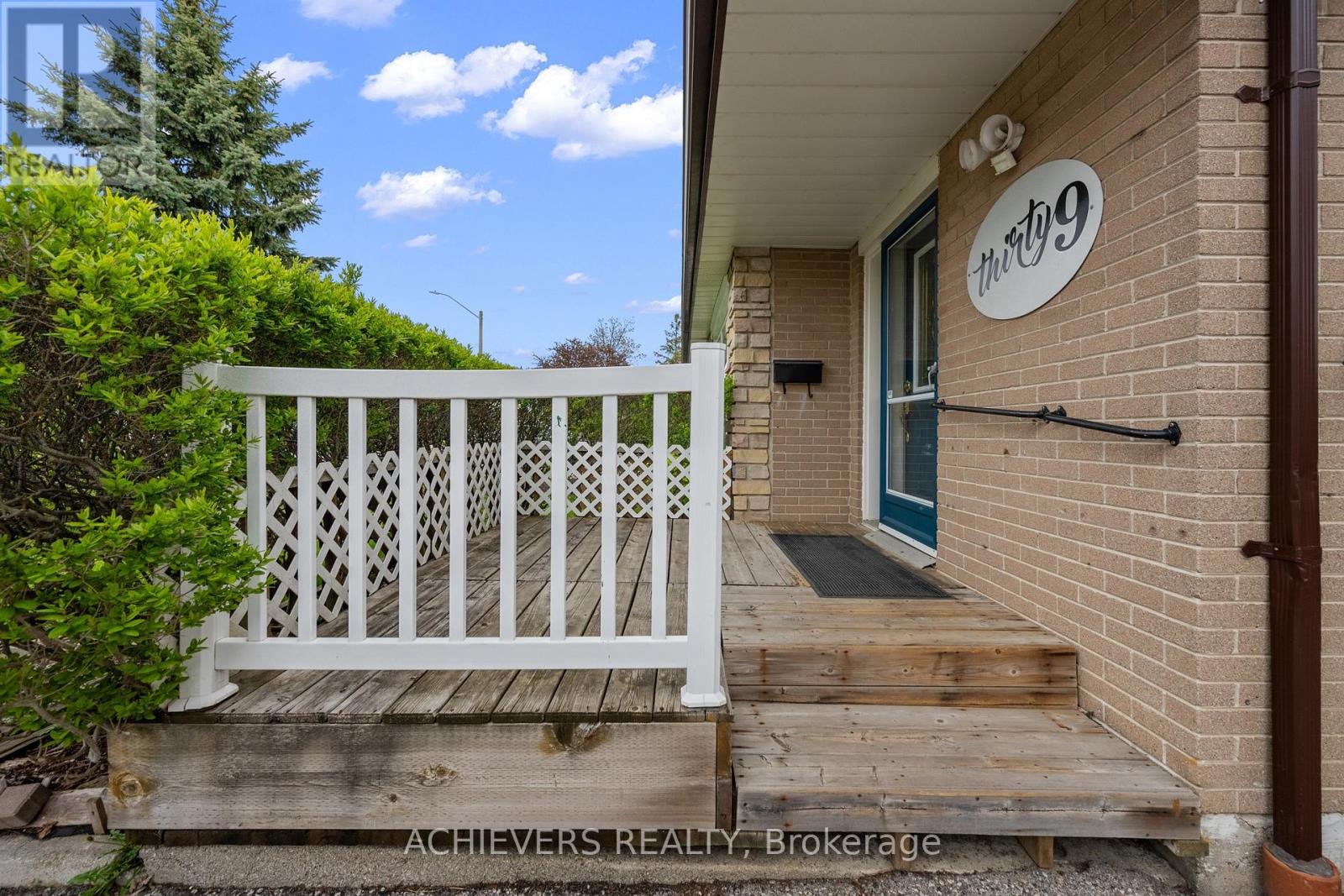39 DANESBURY CRESCENT - 4