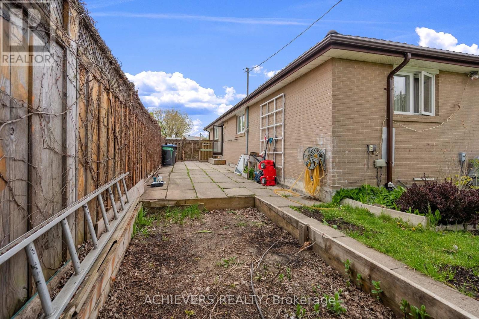 39 DANESBURY CRESCENT - Image 41