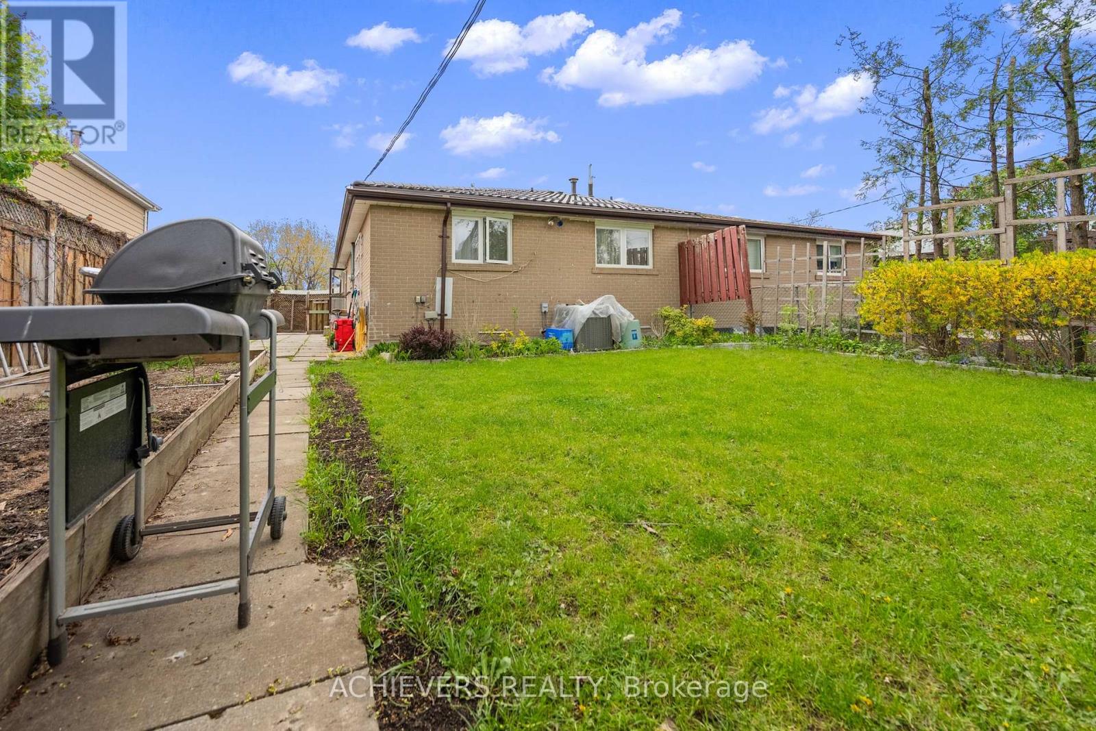 39 DANESBURY CRESCENT - 44