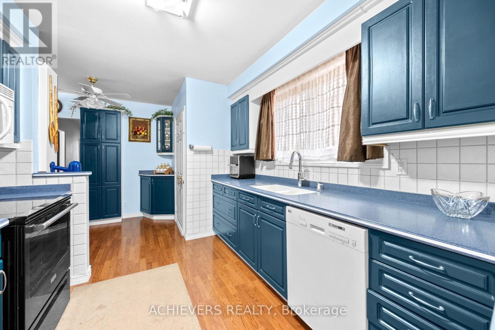 39 DANESBURY CRESCENT - 8