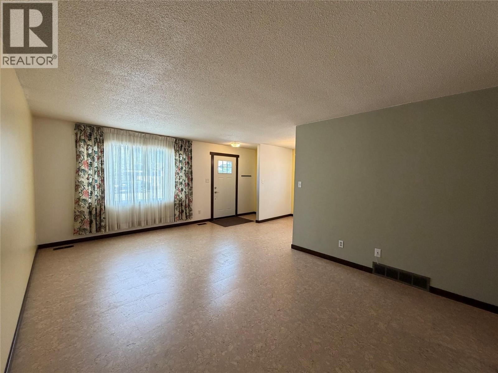 750 Revelstoke Avenue - Image 6