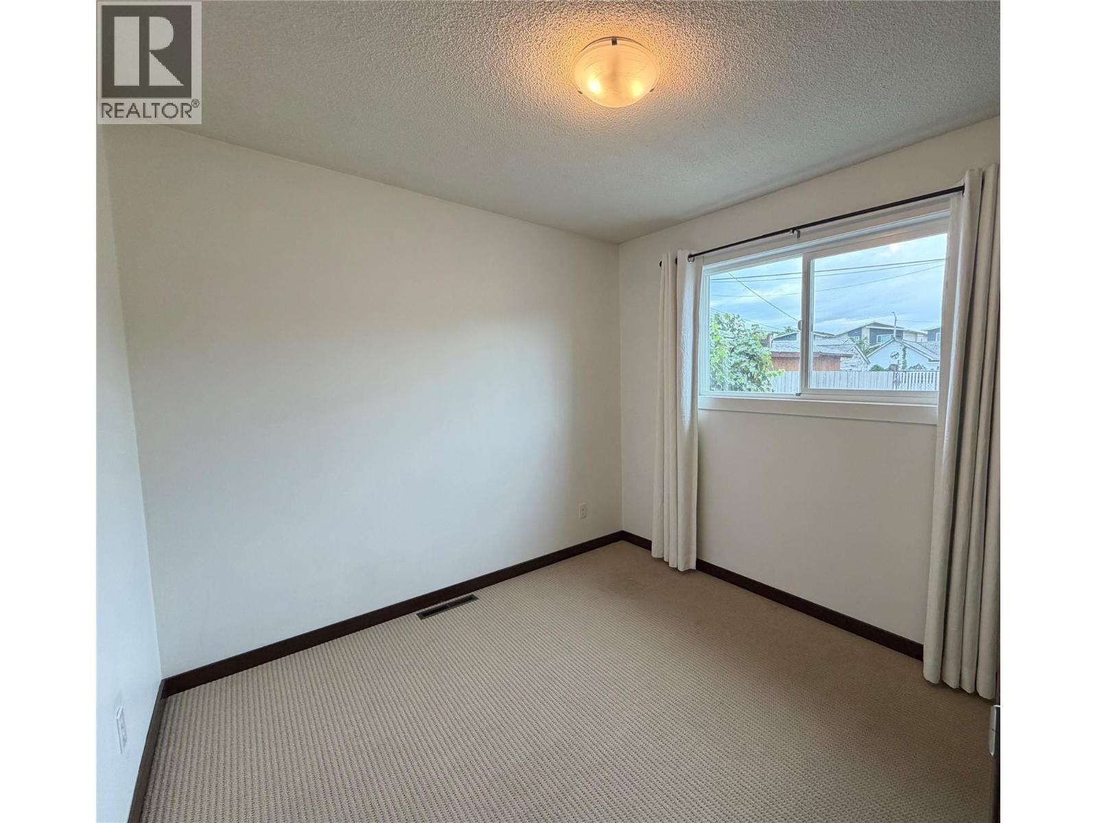 750 Revelstoke Avenue - 12