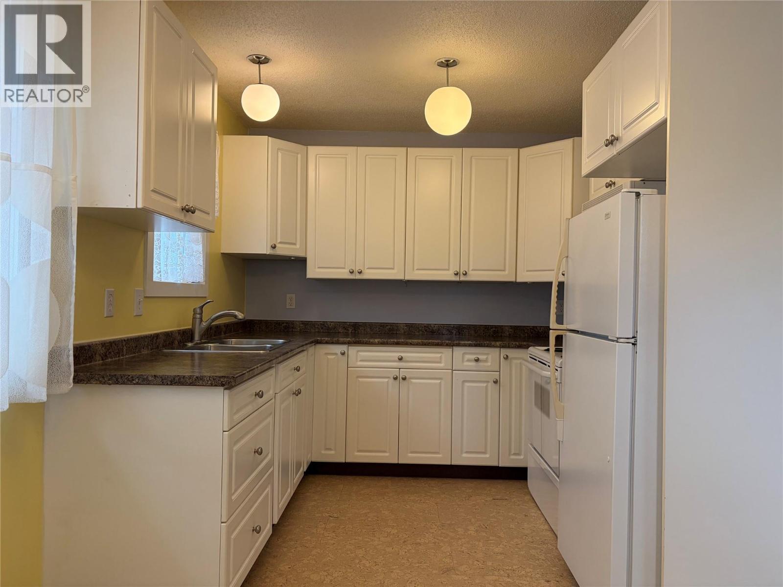 750 Revelstoke Avenue - 8