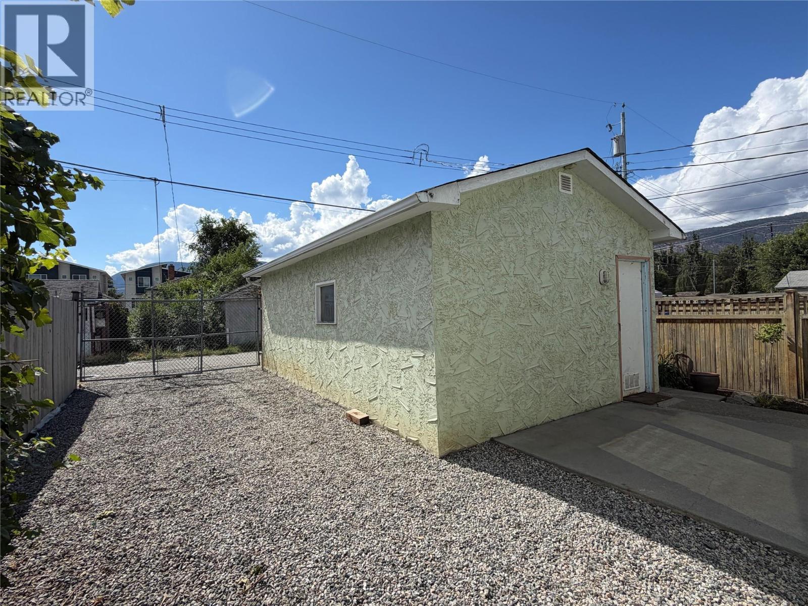 750 Revelstoke Avenue - 16