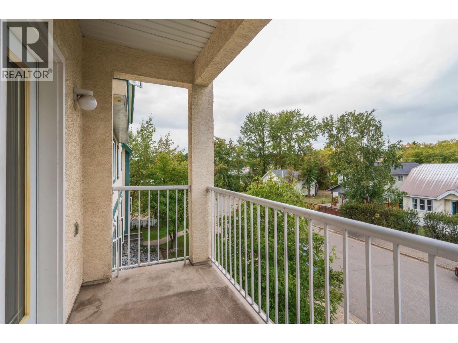 #205 1693 6TH AVENUE - 13