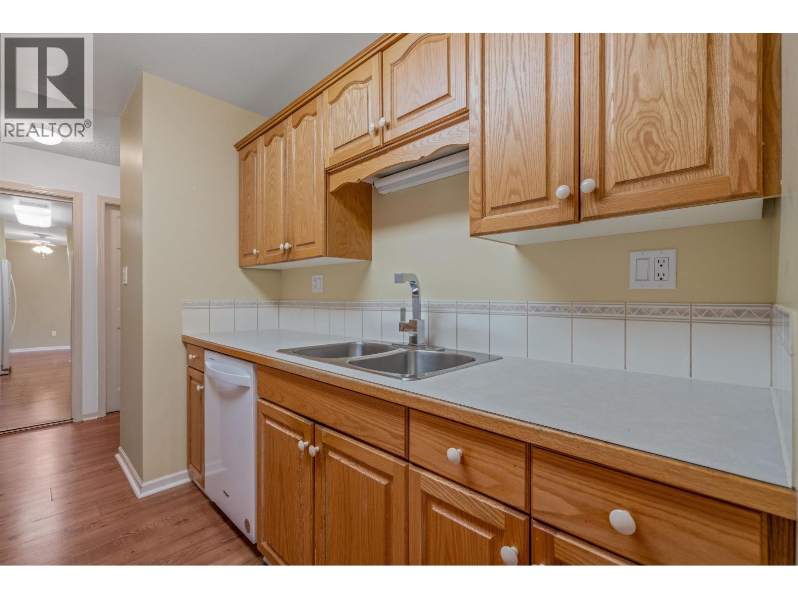 #205 1693 6TH AVENUE - 7
