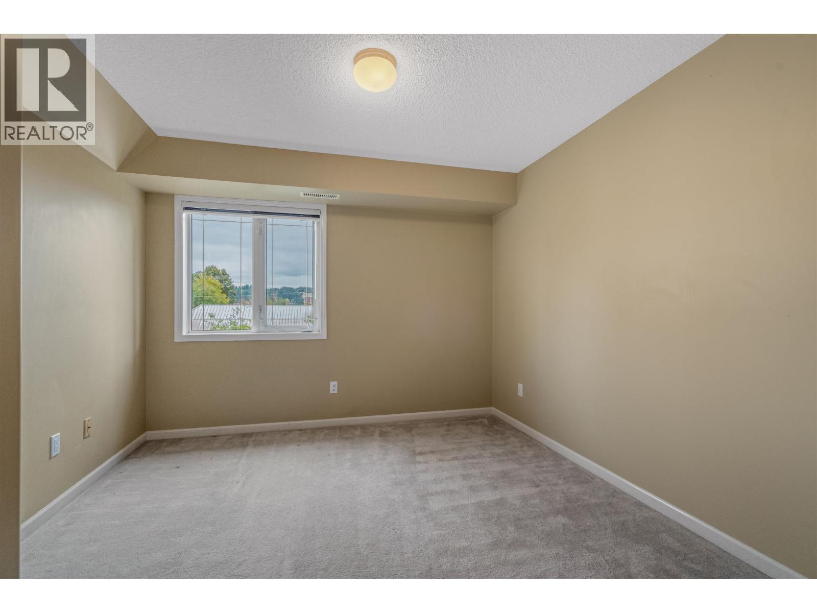 #205 1693 6TH AVENUE - 17