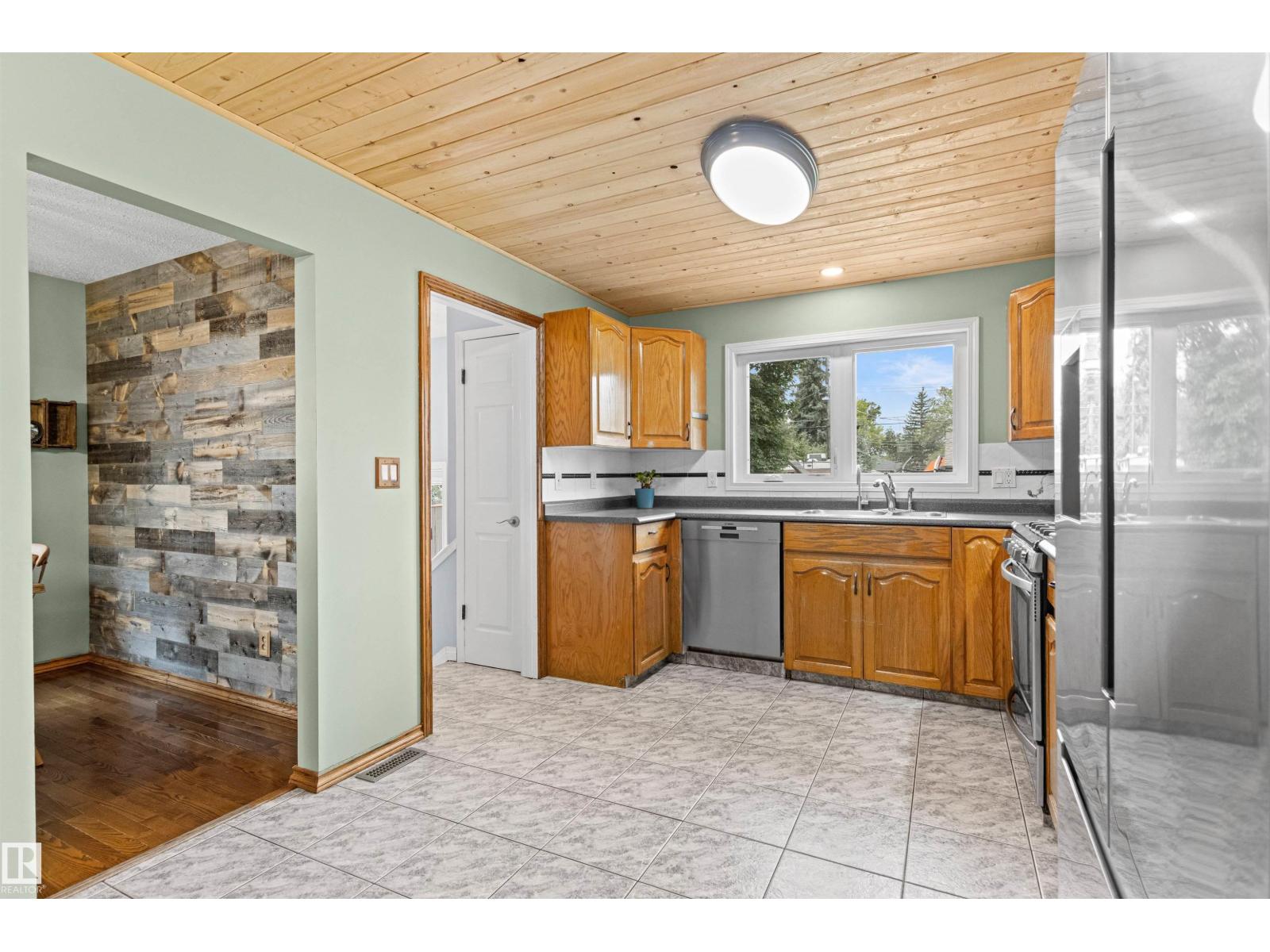 9730 154 ST NW - 11
