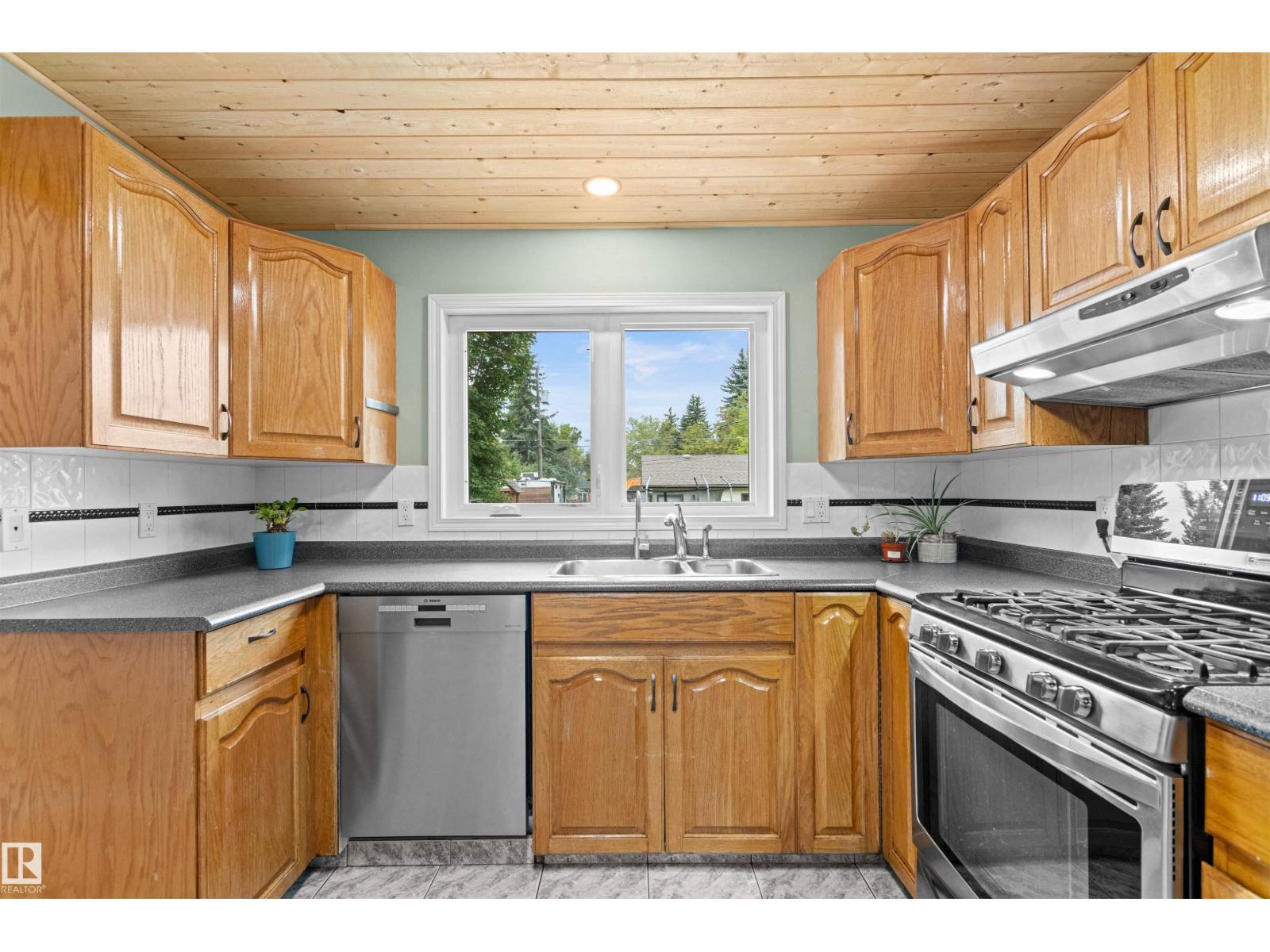 9730 154 ST NW - 14