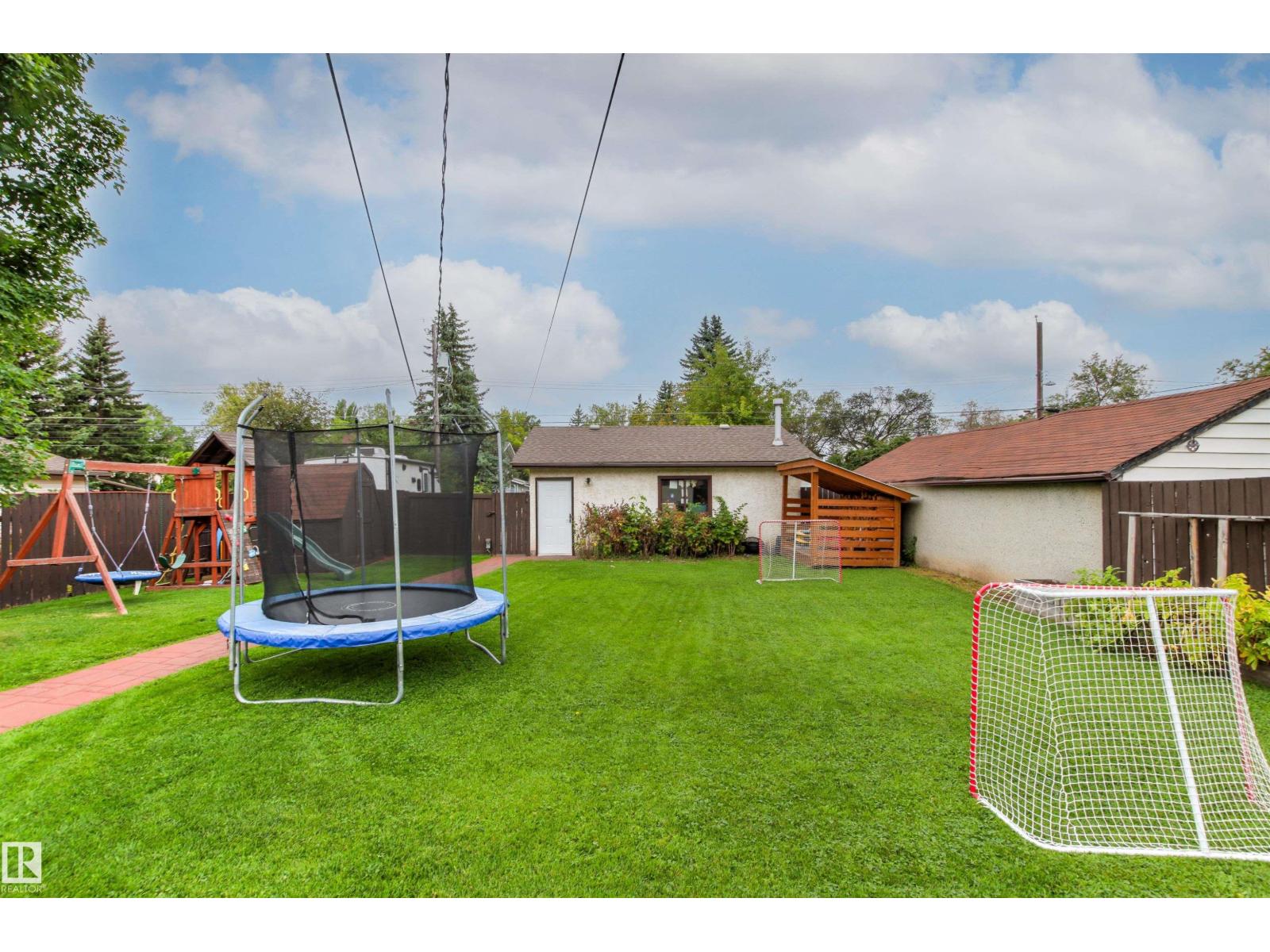 9730 154 ST NW - 51