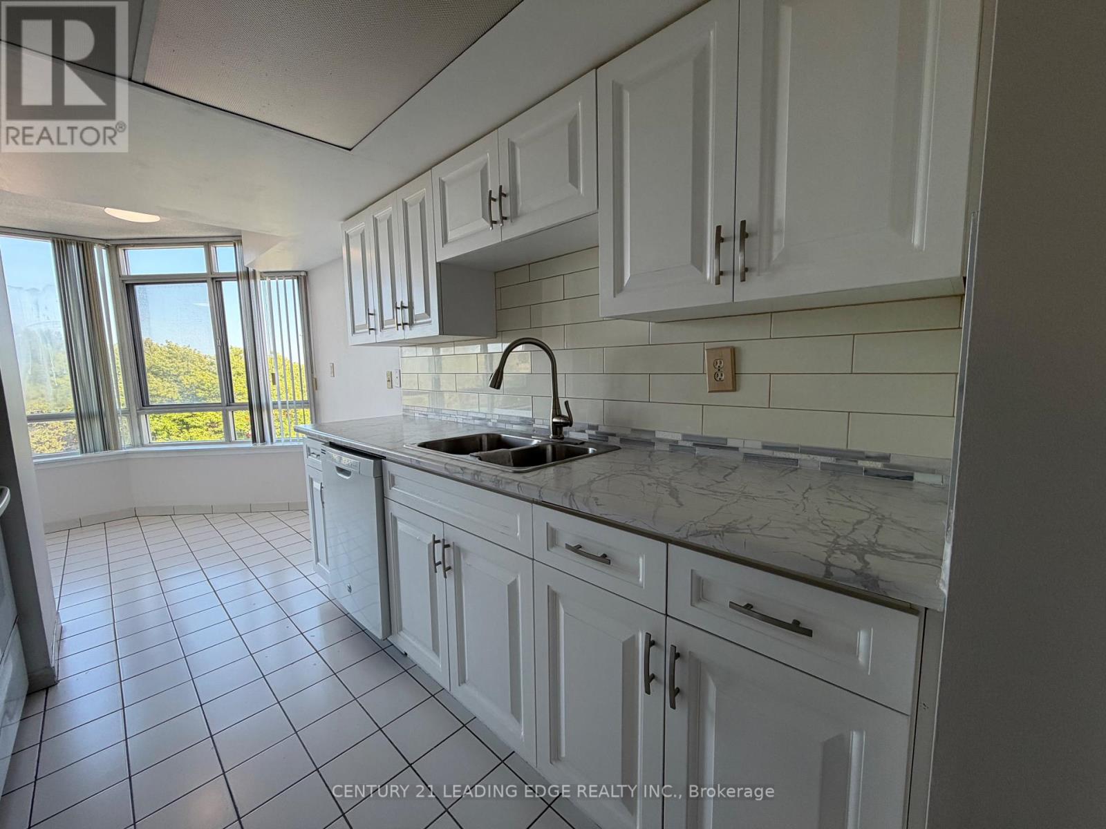 #422 11753 SHEPPARD AVENUE E - 3