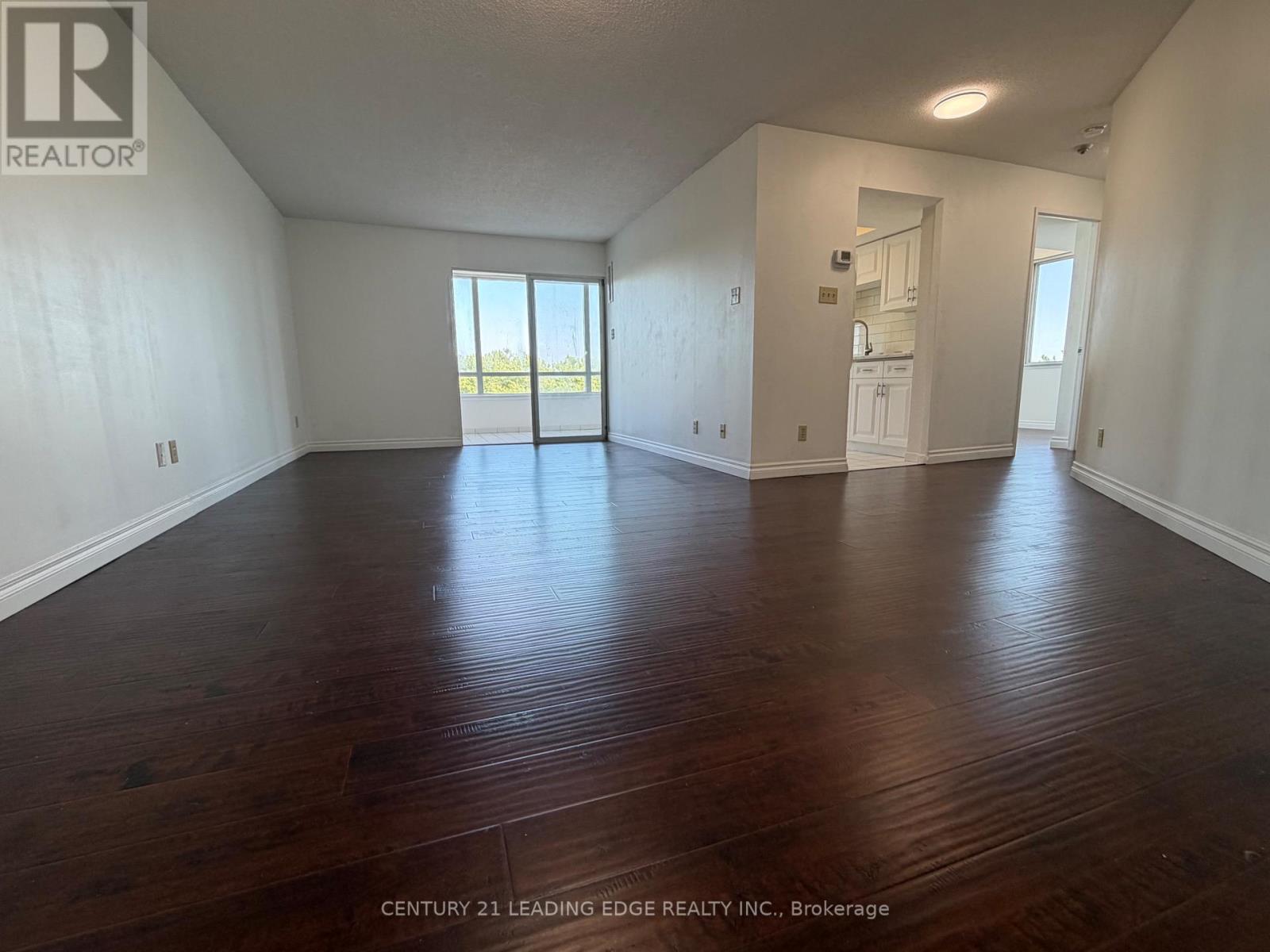 #422 11753 SHEPPARD AVENUE E - 6