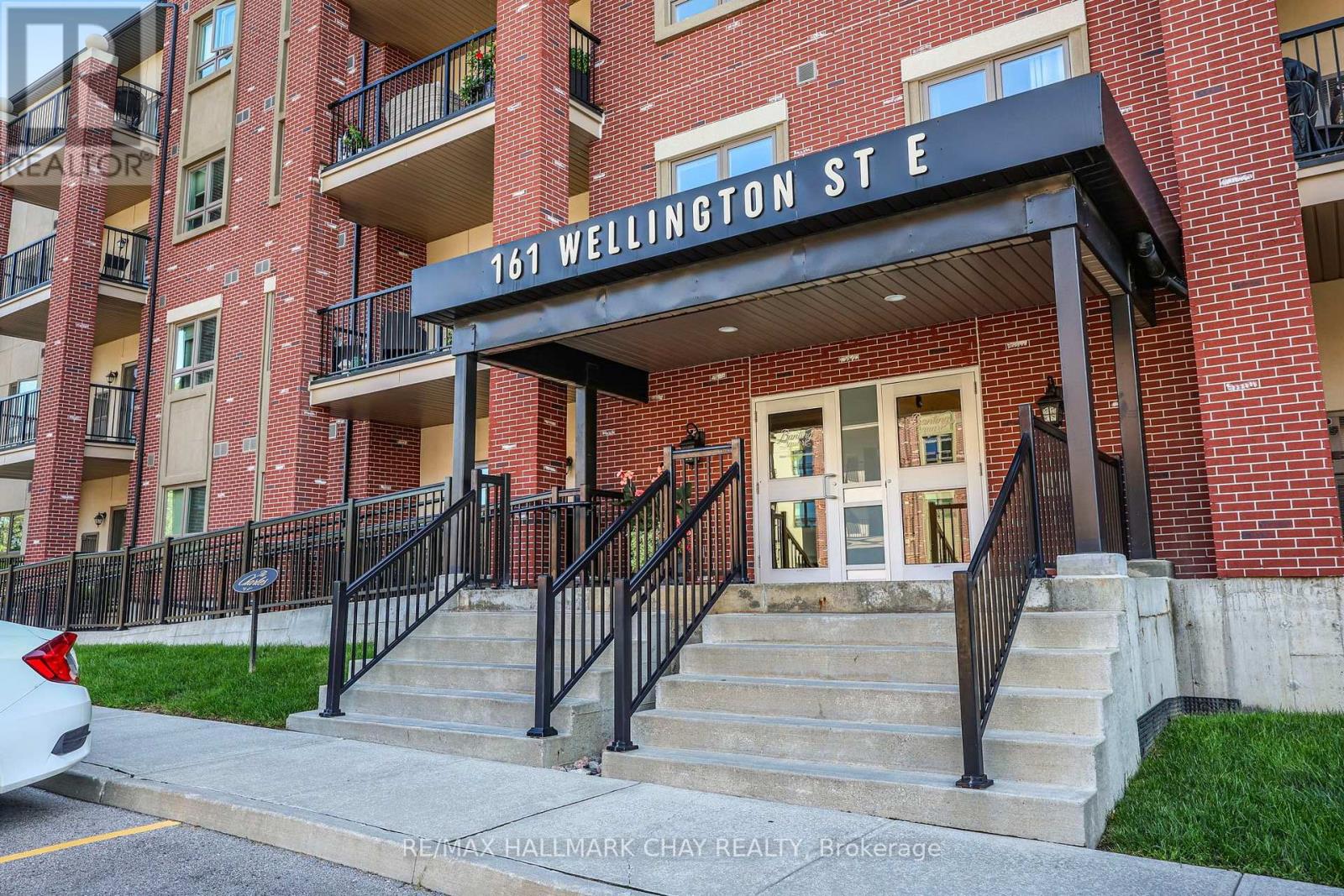 #210 161 WELLINGTON STREET E - 1